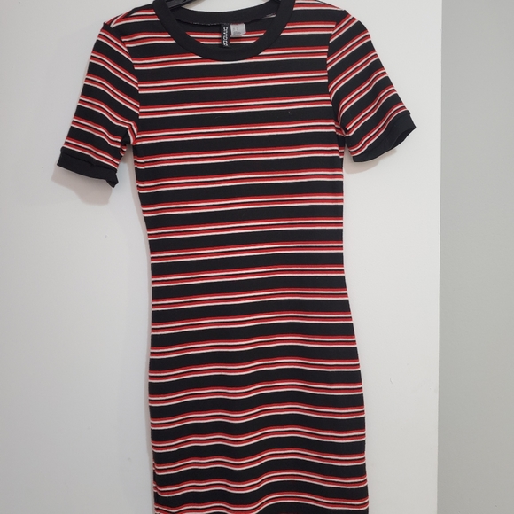 Dresses & Skirts - Black and red dress